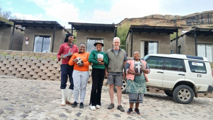 bybels 
                         uitgedeel